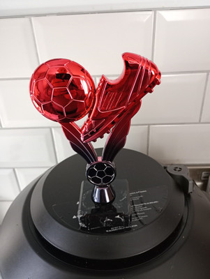 Restposten x 20 x rot/schwarze Kader Fußball Pokale. Nagelneu. Kostenlose Gravur 