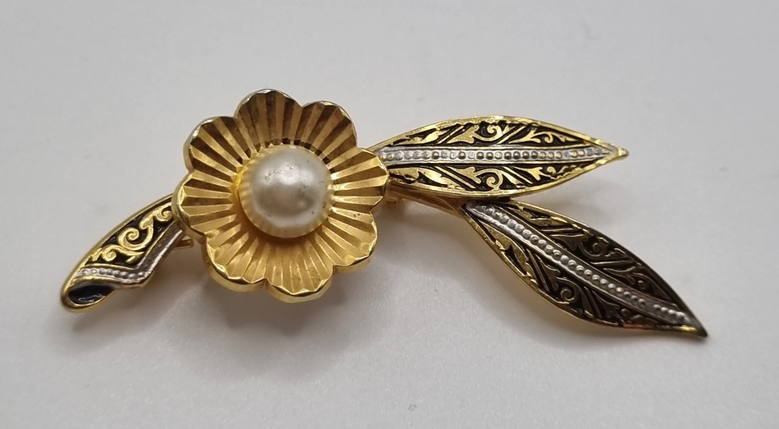 Vintage Spanish Damascene Enamel Toledo Faux Pearl Flower Pin Brooch Retro