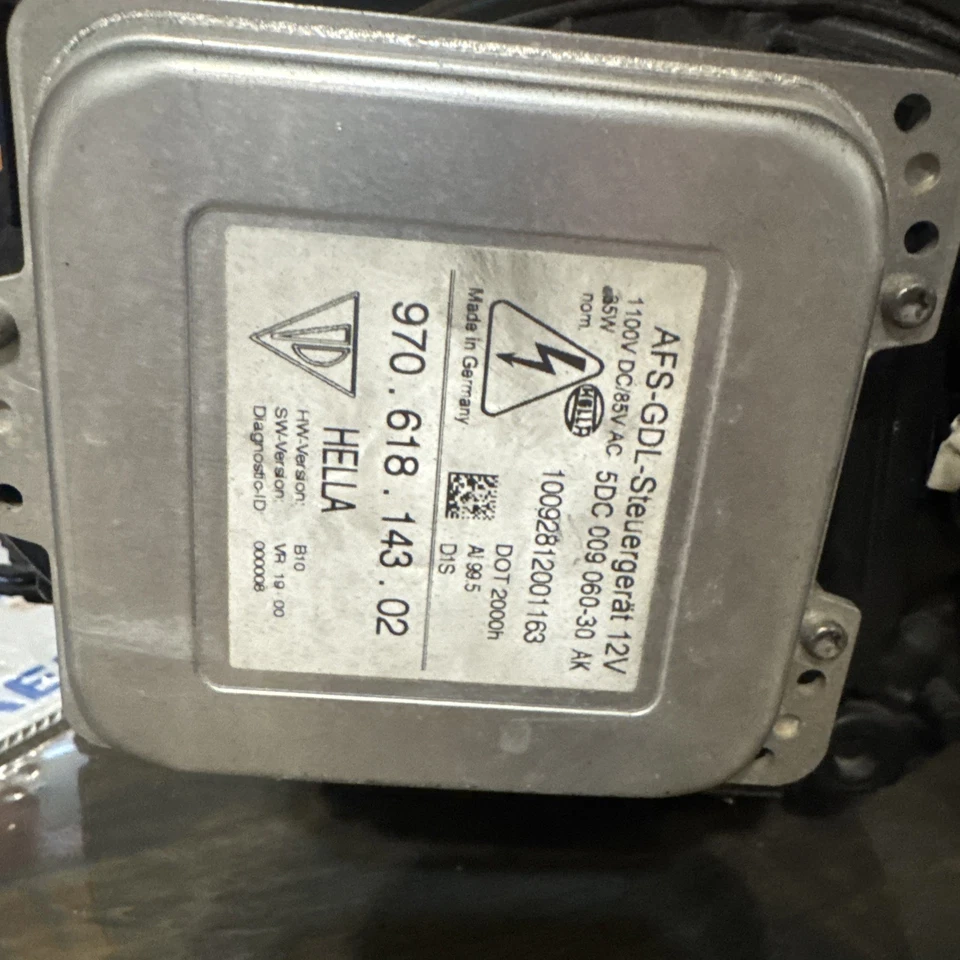 Оригинальная ксеноновая фара для правой и левой фары Porsche Panamera 10–13 годов выпуска - Изображение 4 из 4