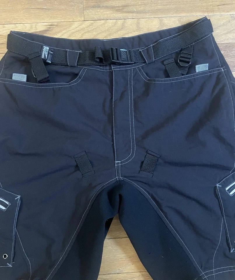 Pantalones Cortos de Ciclismo de Montaña Cannondale Negros con Cinturón Para Hombre Talla Pequeña Entrepierna - 9 pulgadas” Foto 2 de 4