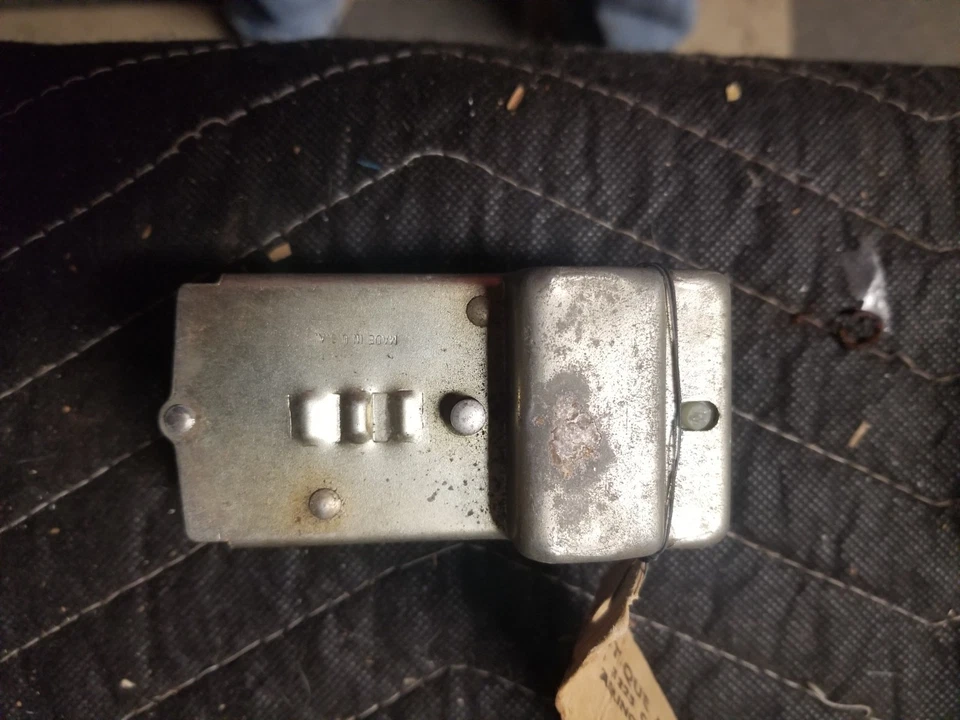 NORS 1965 - 1967 福特 Fairlane 车头灯开关 C5OZ-11654-A NORS — 第 2/2 张图片