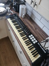 M-Audio Oxygen 61   collection only 