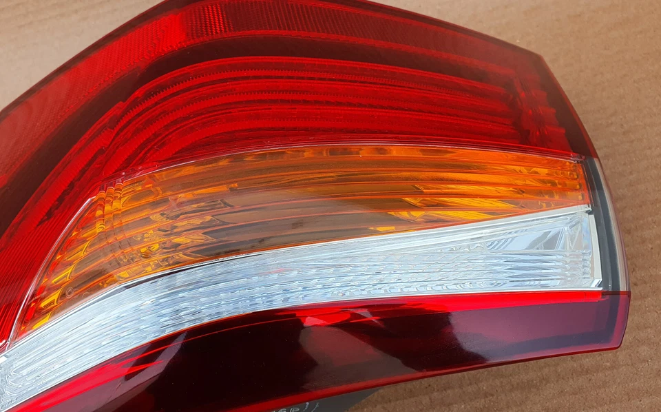 LEXUS LS460 LS460L 2010-2012 TAIL LIGHT Right Side (Passenger Side) LED oem Used - Image 4 of 4