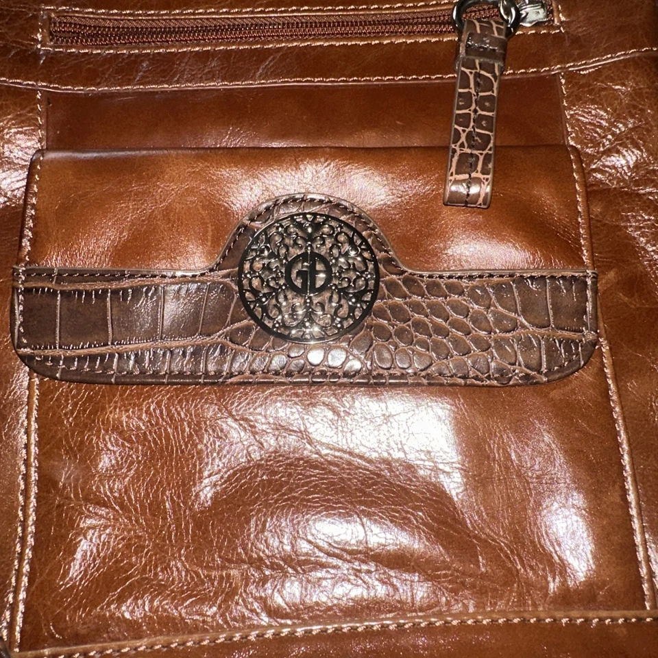 Bandolera para mujer Giani Bernini de cuero esmaltado florentino. ¡Excelente estado!! Foto 2 de 4