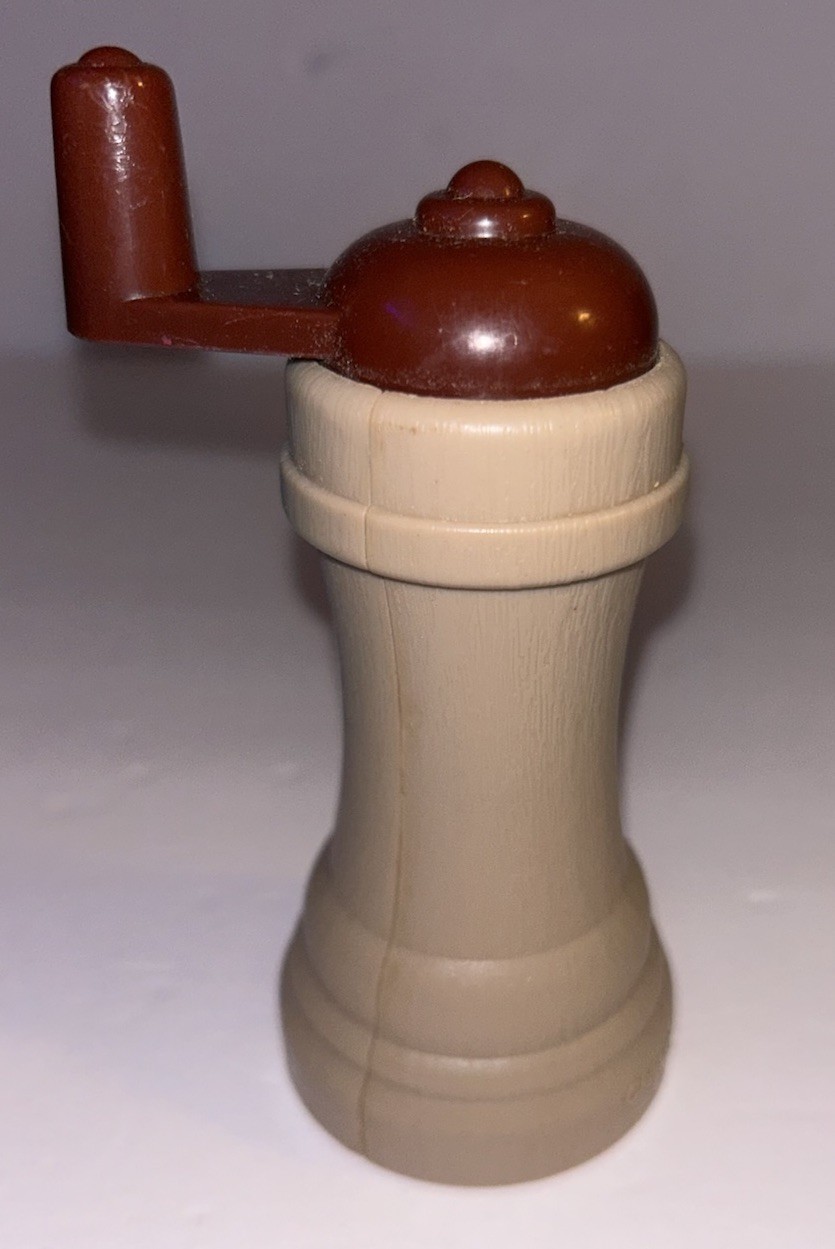 Step 2 Kitchen Pretend Pepper Mill Grinder Toy Turns Makes Noise Little Tykes