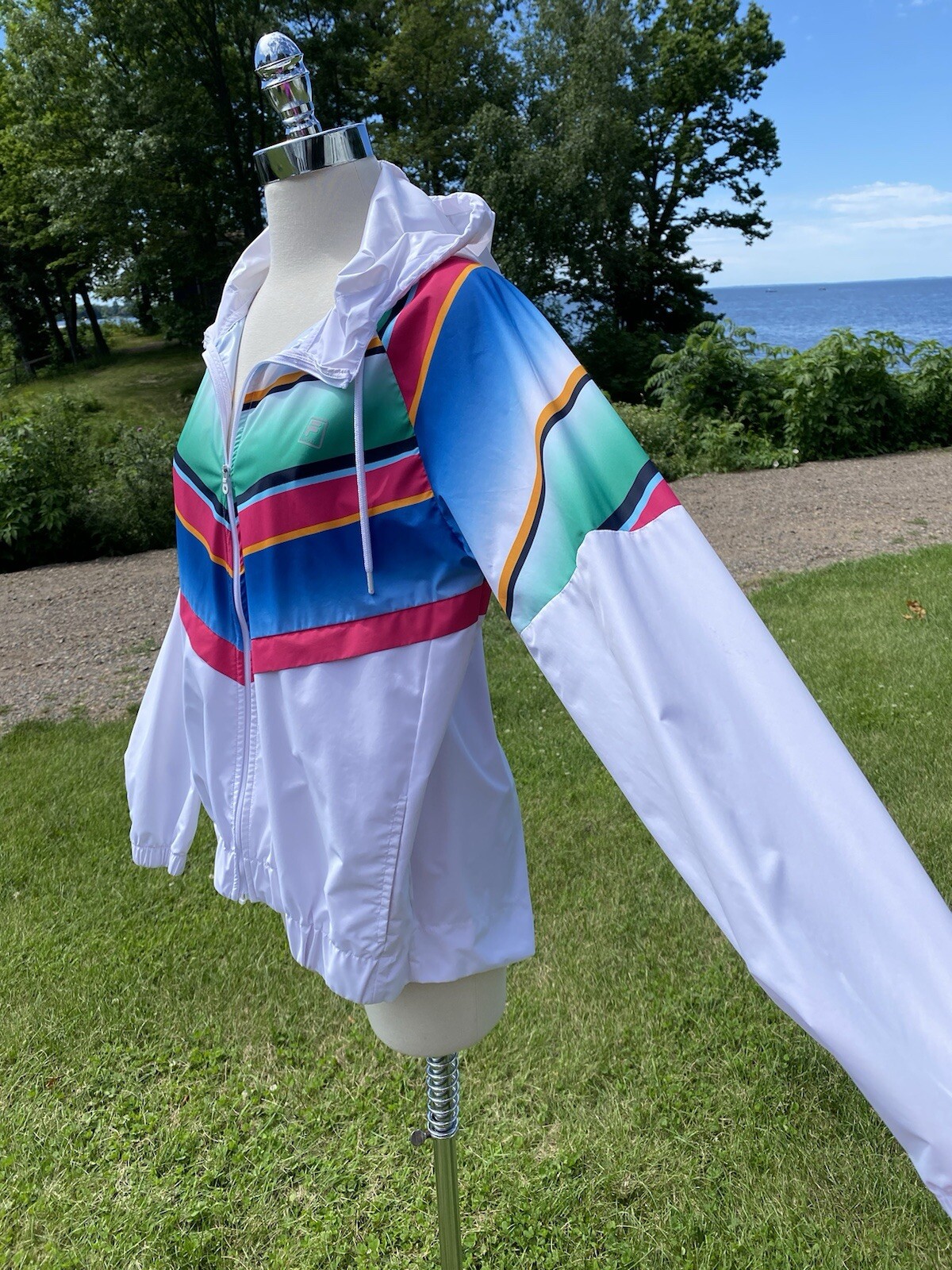 Giacca arcobaleno vintage FILA felpa con cappuccio bianca giacca a vento colori orgoglio donna taglia large