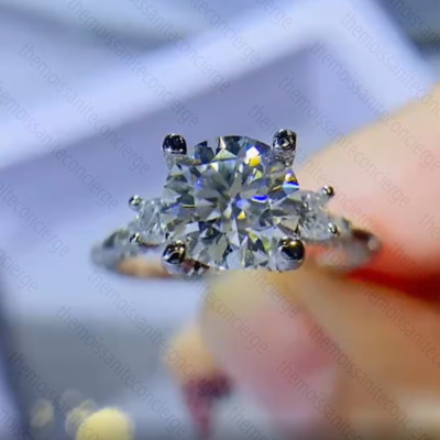2,14 TCW Rundschliff Moissanit Dreisteine Verlobungsring 14K Weißgold vergoldet