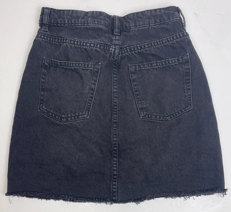 DIVIDIDO by H&M Mujer TALLA 0 Negro Denim Dobladillo Crudo Mini Lápiz FALDA VAQUERA USADA EN EXCELENTE CONDICIÓN Foto 2 de 4