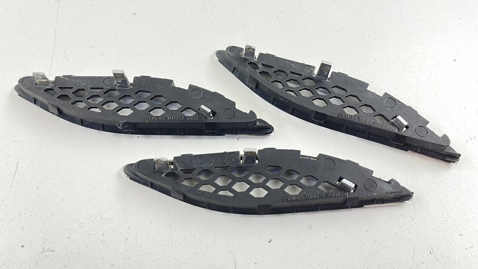 14-22 MASERATI GHIBLI RIGHT FRONT FENDER AIR VENT GRILLE COVER TRIM SET OF 3 OEM