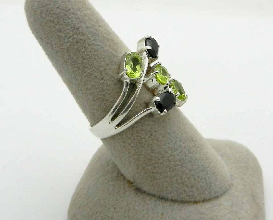Solid 925 Sterling Silver Peridot & Black Onyx Cluster Ring size 7.5 - Image 4 of 4
