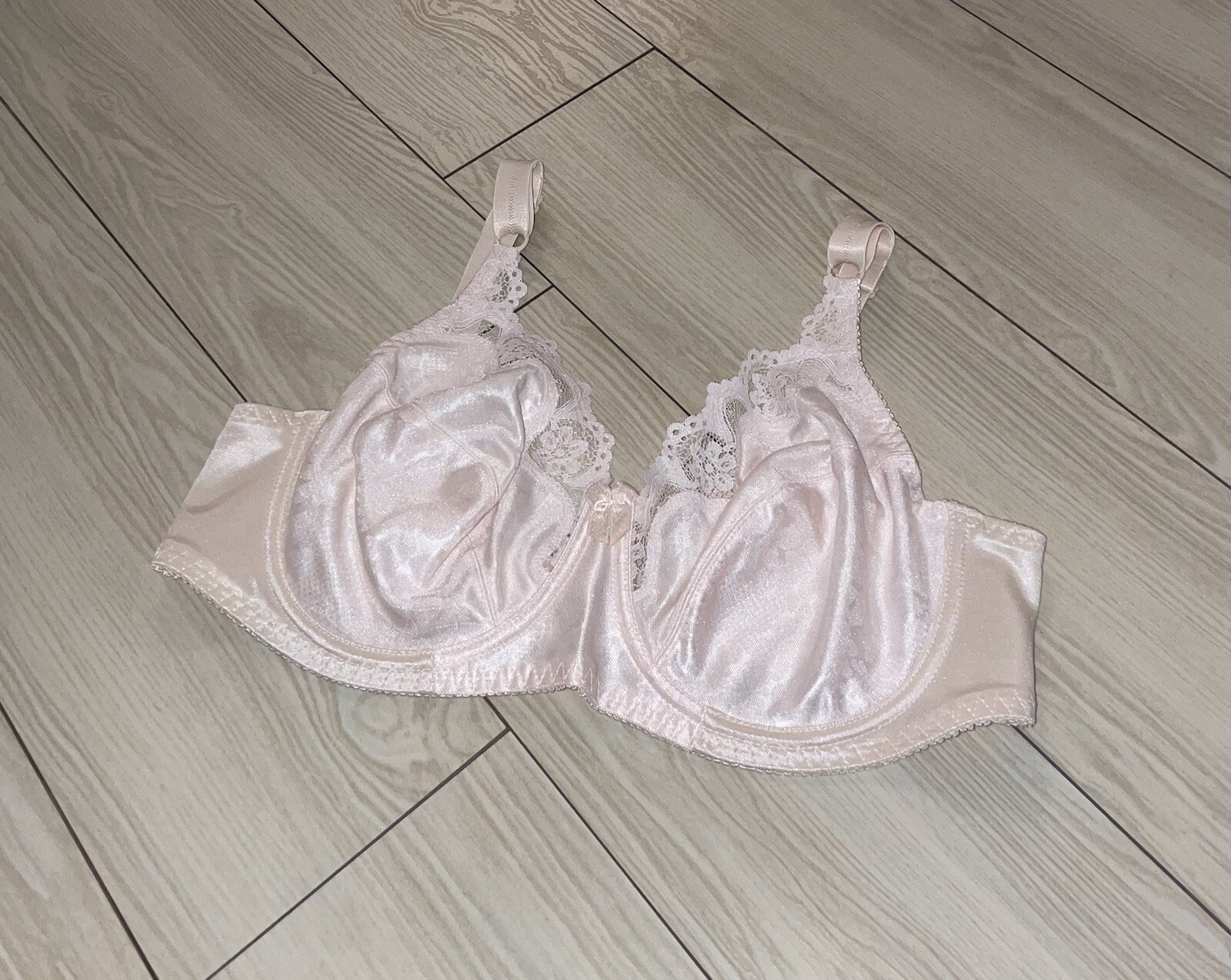 Hanes G446 Satin Lace Full Coverage Bra Unlined Underwire Womens 38C