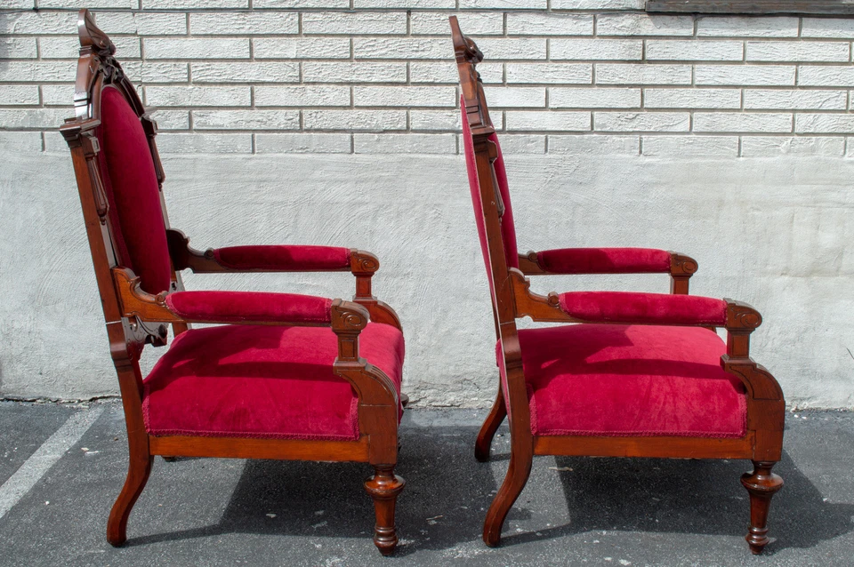 Par de sillones renacentistas de nogal antiguos del siglo XIX de gran calidad Foto 2 de 4