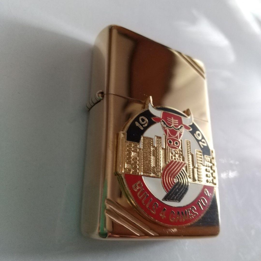 Zippo NBA Chicago Bulls 1992 Gold Metal Vintage Inner Unit in Gold