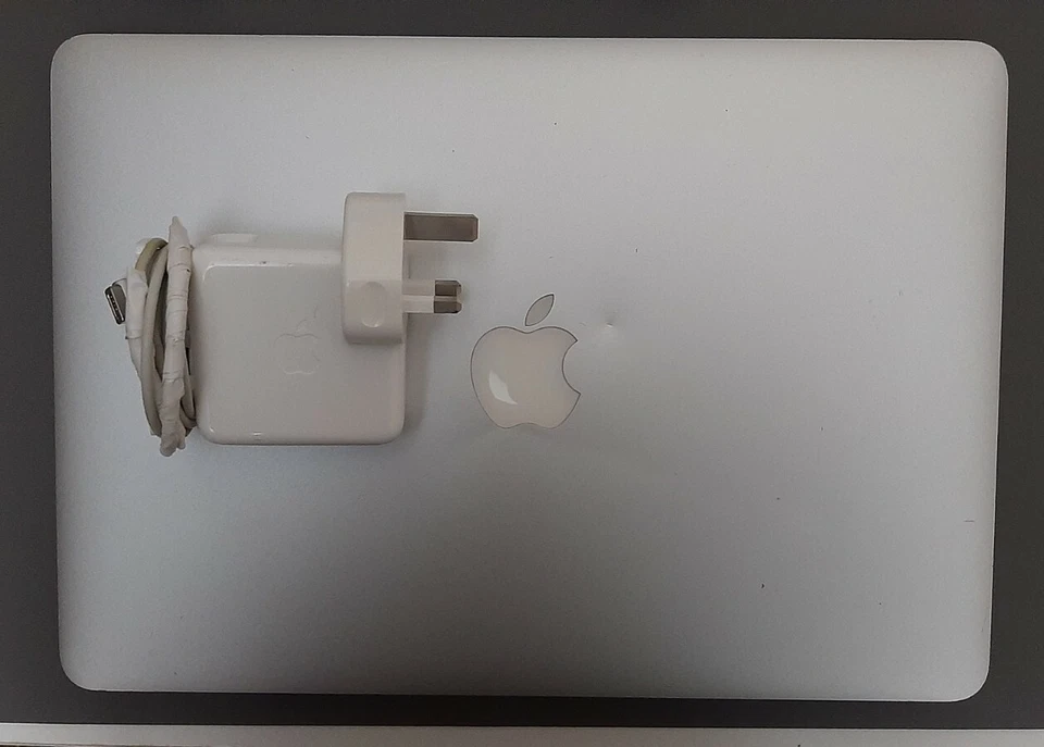 Apple MacBook Air 13" 2011 · i5 · 4GB · 121GB, photo 2 of 5