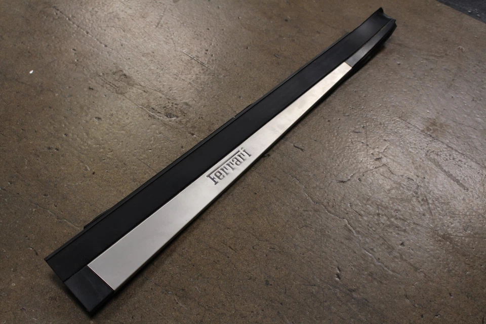 Ferrari 456 M, derecha, placa de paso de puerta, Dmg, usado, P/N 63212800 Foto 3 de 4