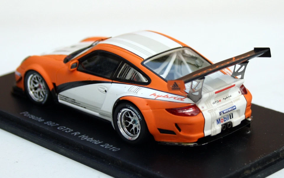 Porsche 911 GT3 R Hybrid Tipo 997 Año 2010, Naranja/Blanco, Modelo Spark EN M.1 Foto 2 de 4