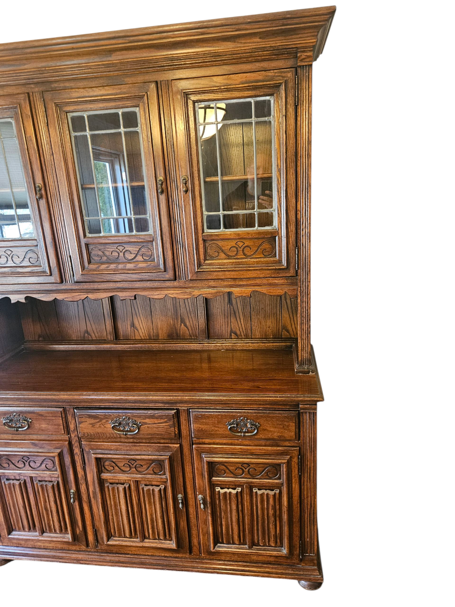 Ethan Allen Hutch China Cabinet Royal Charter Oak Leaded Glass