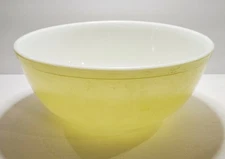 Pyrex Yellow 4 Quart Nesting Mixing Bowl Large Primary T.M. Reg 404 