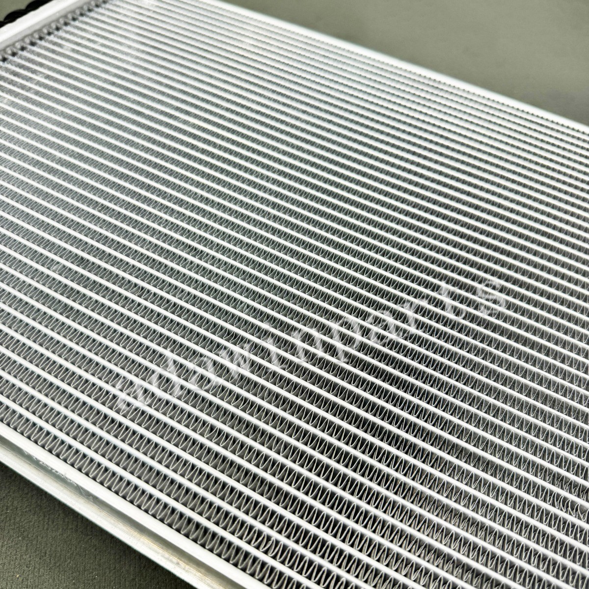 13L0183CP Left Or Right Radiator Charge Cooler for 2016-2018 Mclaren 570s Coupe