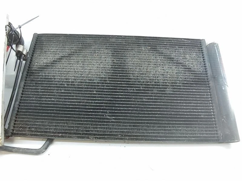 2008-2010 BMW 535i CONJUNTO DE RADIADOR USADO PELO FABRICANTE DE EQUIPAMENTO ORIGINAL 1711 7795138-02 - Imagem 3 de 4