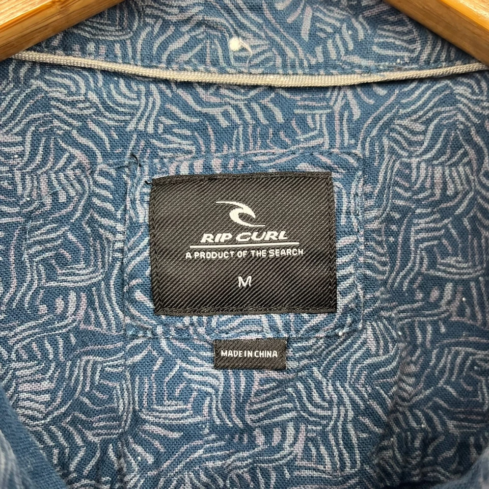 Rip Curl Short Sleeve Button Shirt Men's Size M Blue Geometric Print Pocket Logo - Image 4 of 4