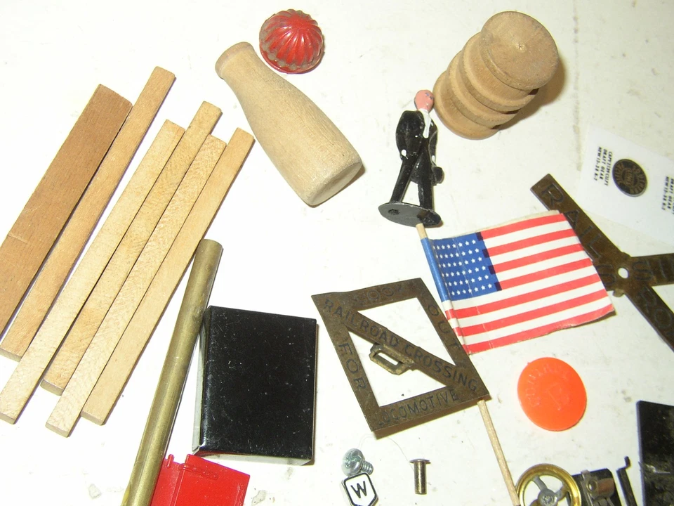 Lionel Part Accessories sign cross buck lumber barrel flag bench MORE JUNK man - Image 2 of 4