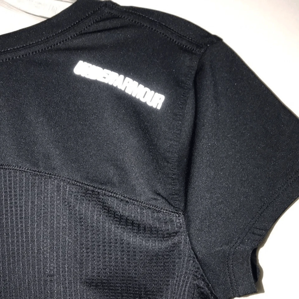 Camisa Under Armour Mujer Negra Cuello Redondo Malla Espalda Fly By Manga Corta Pequeña Foto 4 de 4