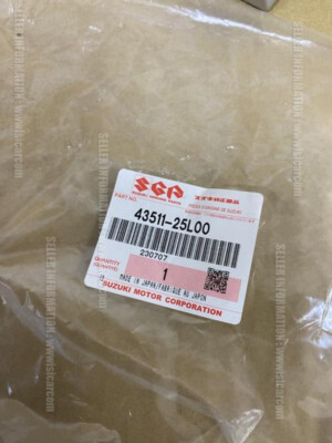 SUZUKI GSX-8S 2023 - 2025 BRACKET, FRONT FOOTREST RIGHT 43511