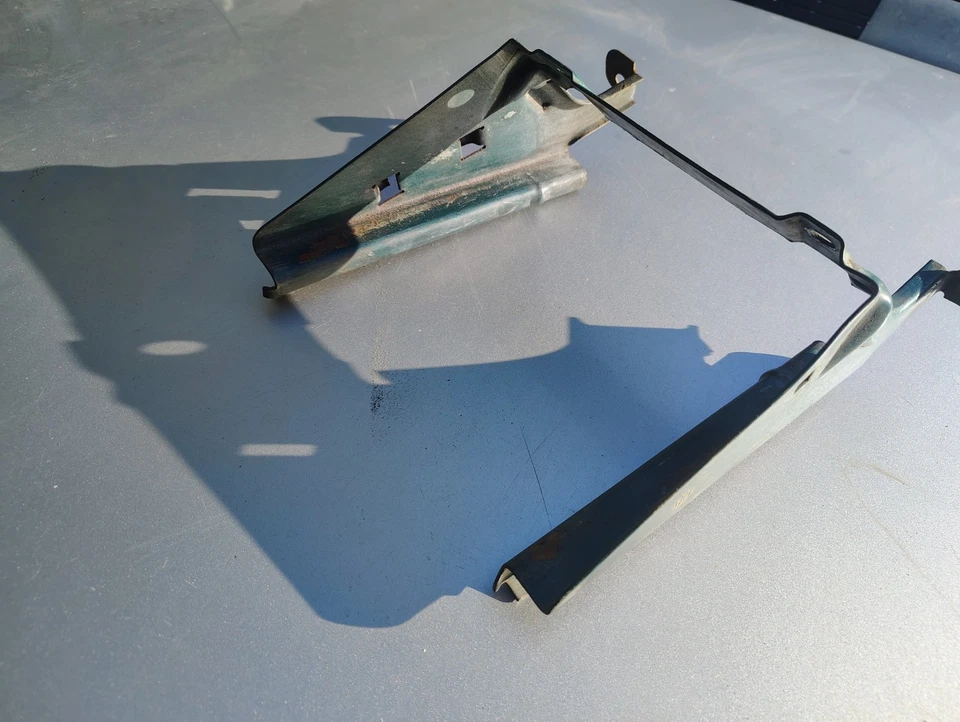 Chevrolet G20 1993 furgoneta limpiaparabrisas líquido depósito soporte Foto 3 de 4