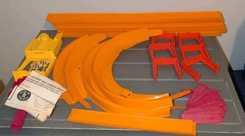 Vintage 1967 Hot Wheels Hot Curves Set #6223 - Nearly Complete w/ Box &... to