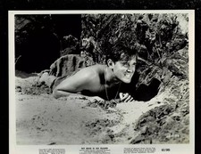 SUPER RARE!! 8X10 1962 ORIG "NO MAN IS AN ISLAND" Jeffrey Hunter SCENE PHOTO!!