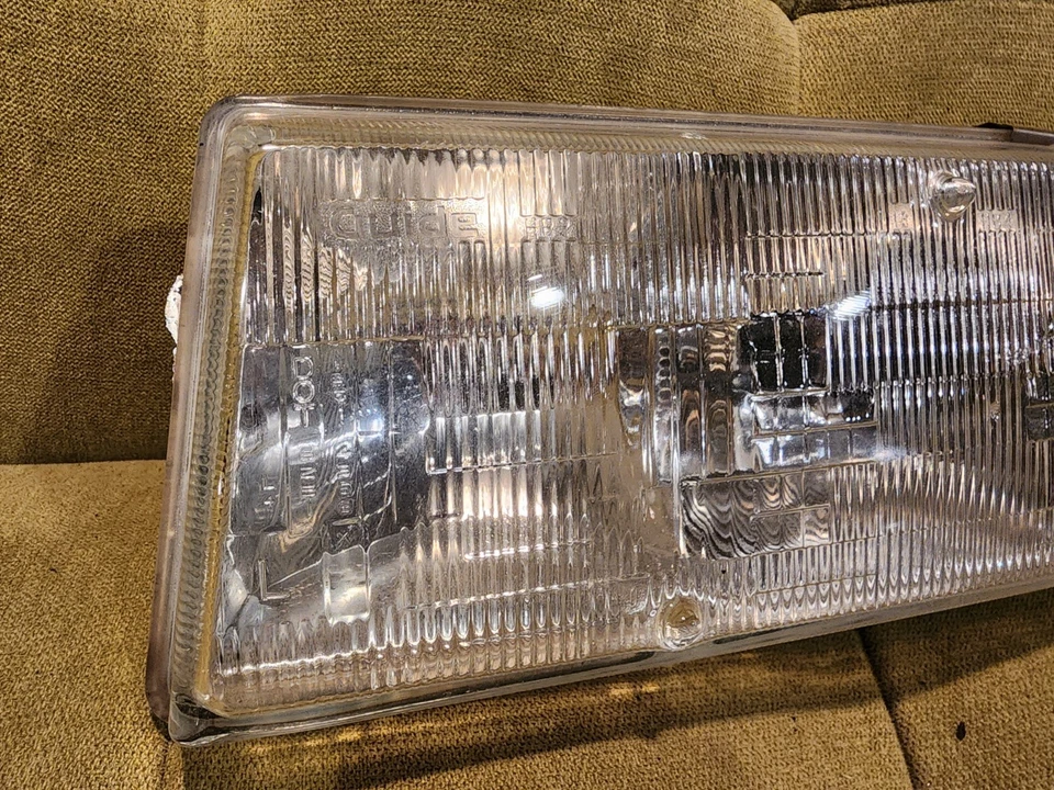 1992-1997 Cadillac Seville STS Driver Left Headlight Fog Assembly OEM - Image 4 of 4
