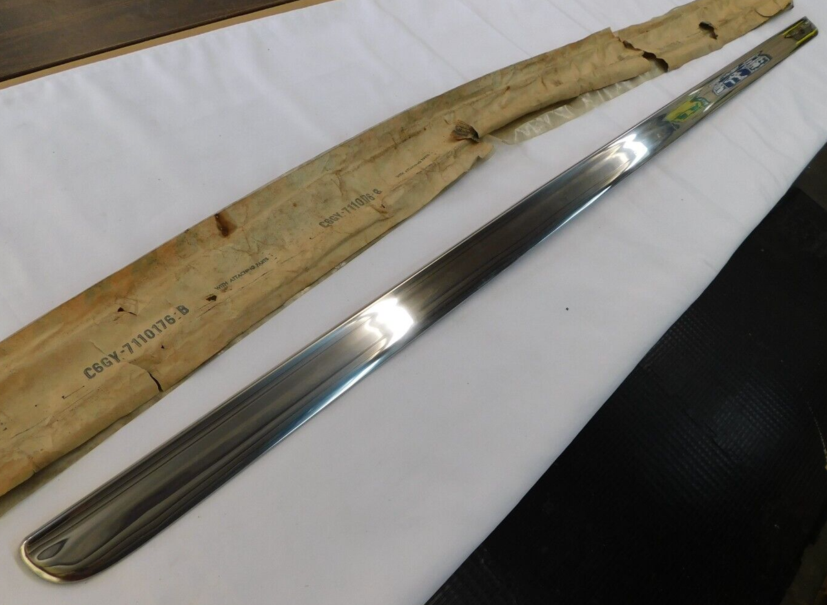 ロンスケ中古コンプ　Comet Manifest NOS OEM Ford 1966 1967 Mercury Comet Station Wagon Rocker Panel