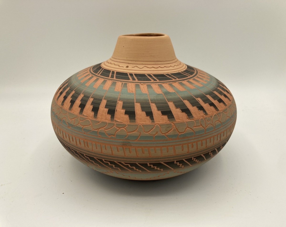 VTG Beautiful Native American Navajo Crafted Incised Pottery