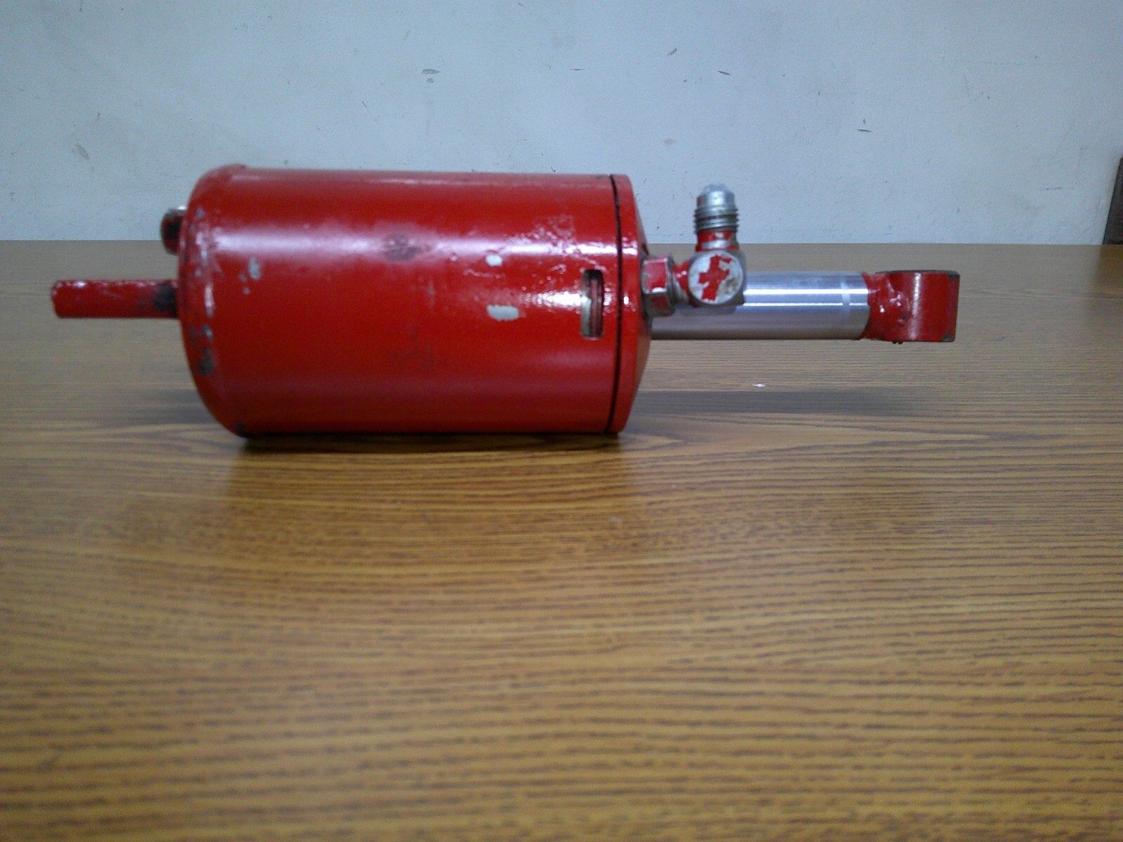 Cub Cadet Hydraulic Cylinder.  717-3005