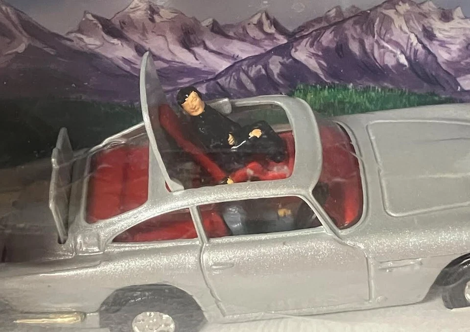 Coche Mattel Corgi 94060 James Bond Aston Martin DB5 NUEVO EN PAQUETE Foto 3 de 4