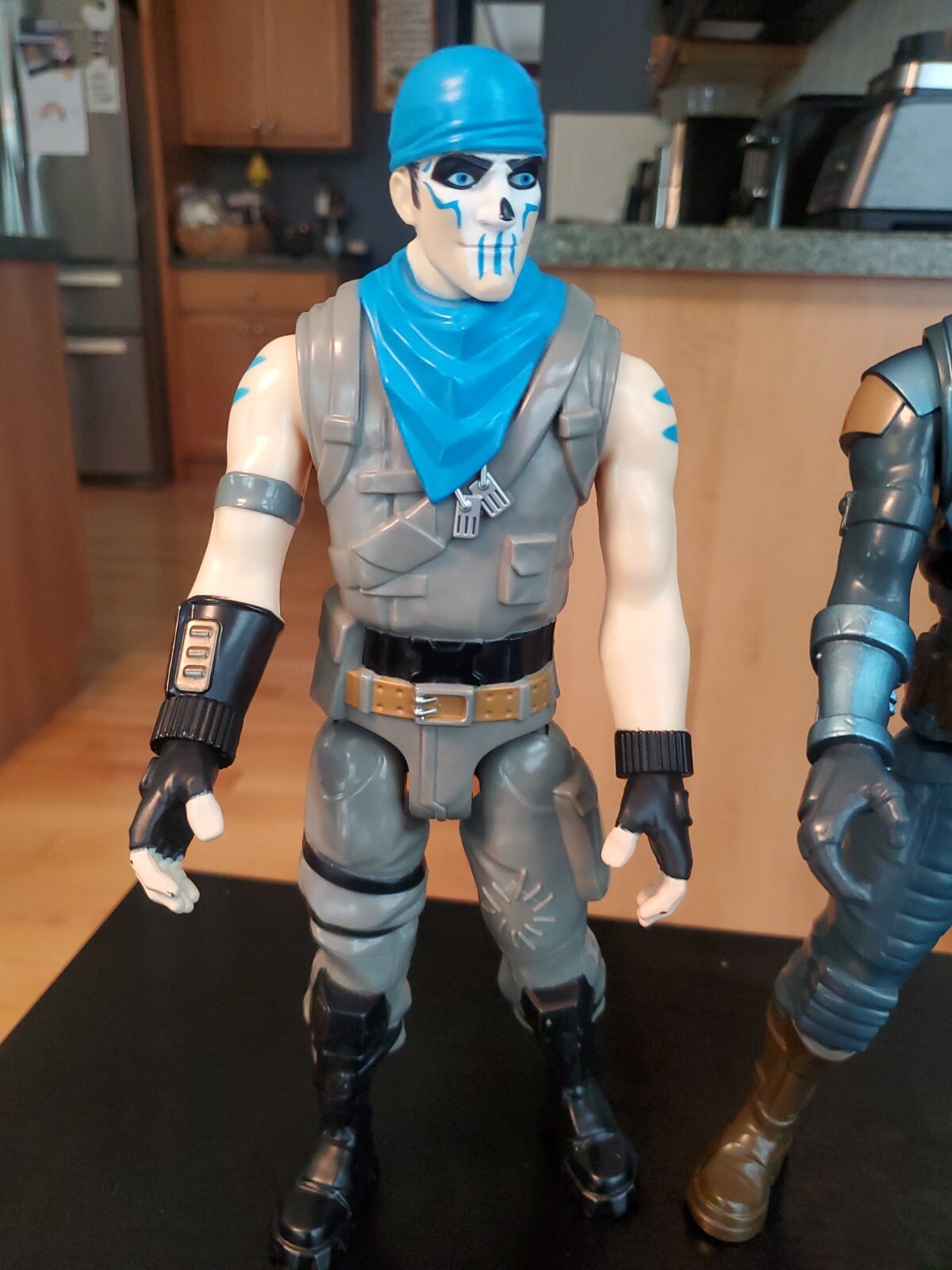 12” Fortnite Victory Series Warpaint/Visitor Figure Toy Figurine 2019 Jazware. - Image 2