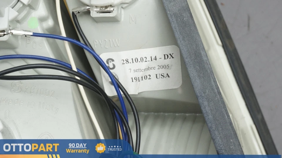 03-08 Maserati Quattroporte M139 Luz Trasera Lateral del Pasajero Derecho Lámpara OEM Foto 4 de 4