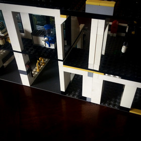 LEGO CITY: Police Headquarters (7744) W/INSTRUCTIONAL MANUAL 100% COMPLETE