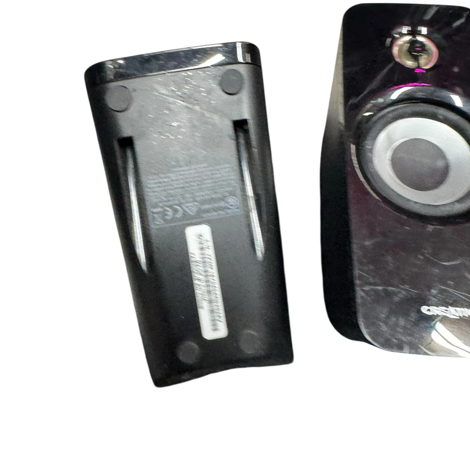 Altavoces inalámbricos Bluetooth Creative T15. En perfecto estado de funcionamiento Foto 2 de 3