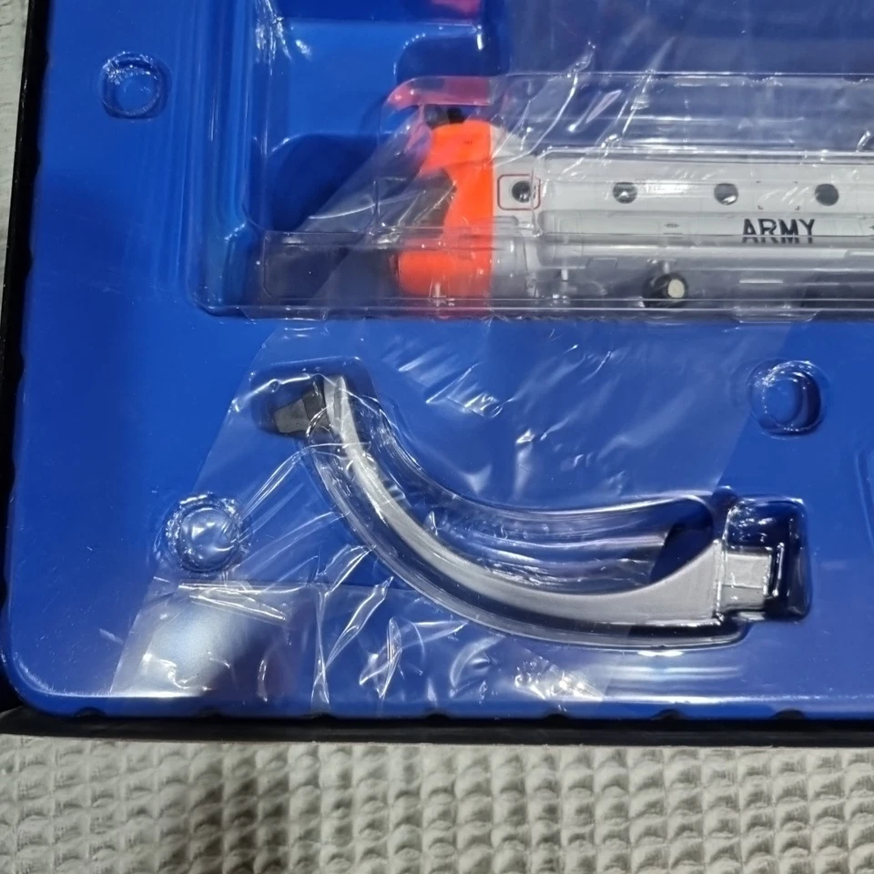 Corgi AA34203 Boeing-Vertol Chinook (Prototipo) US Army Trials 1961 escala 1:72 Foto 4 de 4