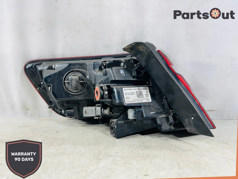 Luz trasera exterior LED DERECHA AUDI A3 E-TRON 2015-2024 8V4945092 OEM Foto 4 de 4