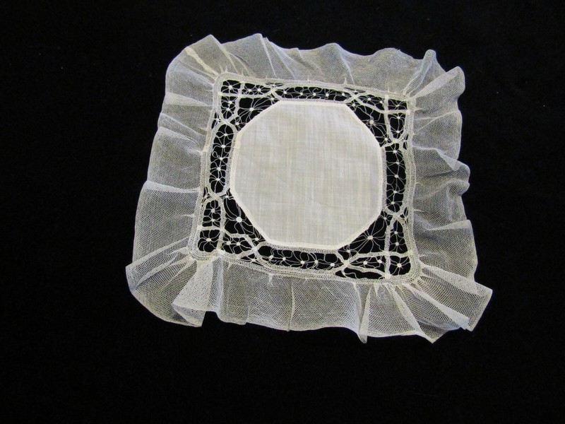 ANTIQUE VICTORIAN LACE & LINEN WEDDING HANDKERCHIEF