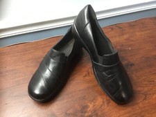 Clarks Leather Slip-on Shoes Women  s Size 7 M Black