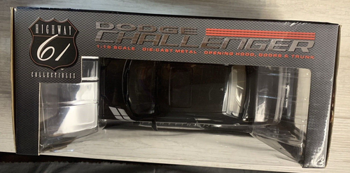 ERTL Highway 61: 2010 Doge Challenger R/T Brilliant Black 1:18 Scale - Picture 12 of 12