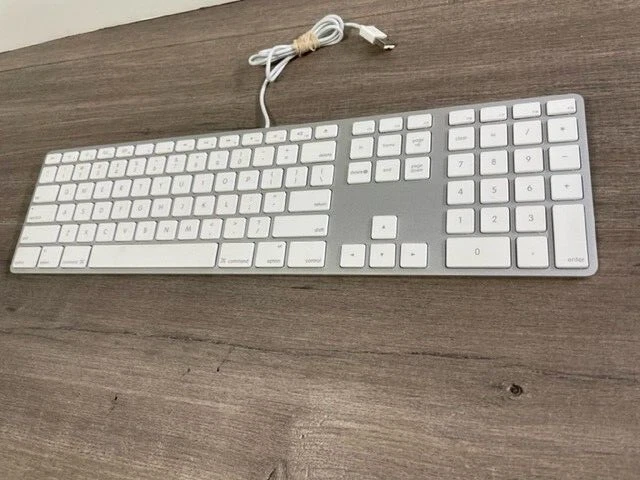 Apple A1243 Aluminum Wired Keyboard (Brand New) (Portuguese) w/Warranty - Image 3 of 3