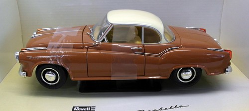 Revell 1/18 Scale Diecast 08983 - Borgward Isabella Coupe Brown Cream - Picture 2 of 4
