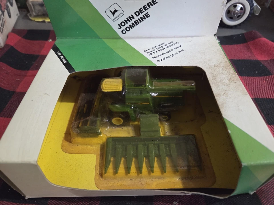 ERTL JOHN DEERE 1/80 SCALE COMBINE NEW IN BOX - Image 2 of 4