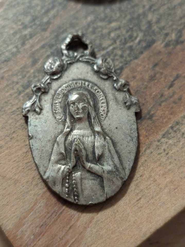 Médaille Religieuse Ancienne Lourdes Ste Bernadette Apparition | eBay