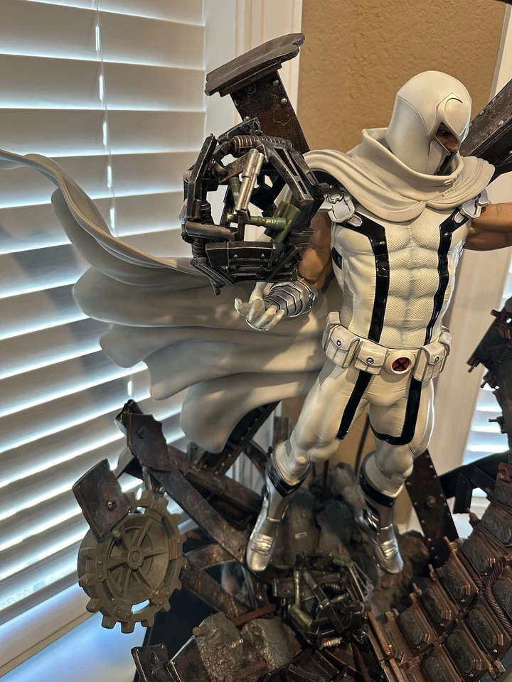 XM Studios Marvel X-Men White Magneto Exclusive 1/4 Scale Resin Statue limited - Image 3 of 4